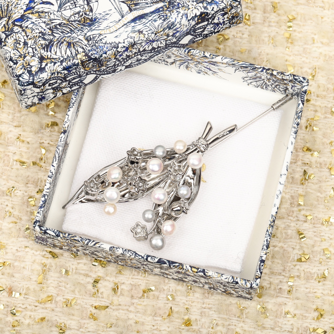  208120【我们出品】zp🆕 6100，❗️

【D 铃兰花胸针】🤩🤩美翻了❗️超美的铃兰花，男生女