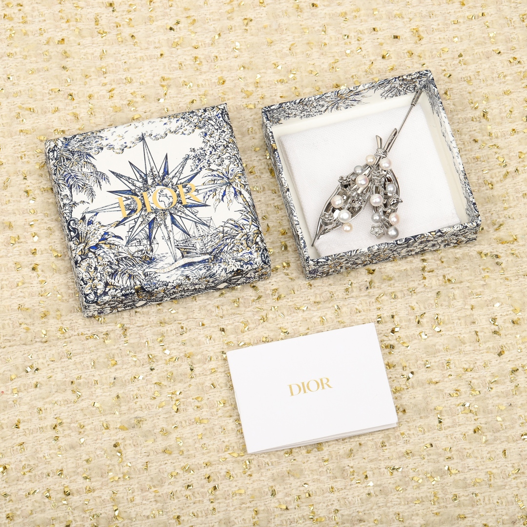  208120【我们出品】zp🆕 6100，❗️

【D 铃兰花胸针】🤩🤩美翻了❗️超美的铃兰花，男生女