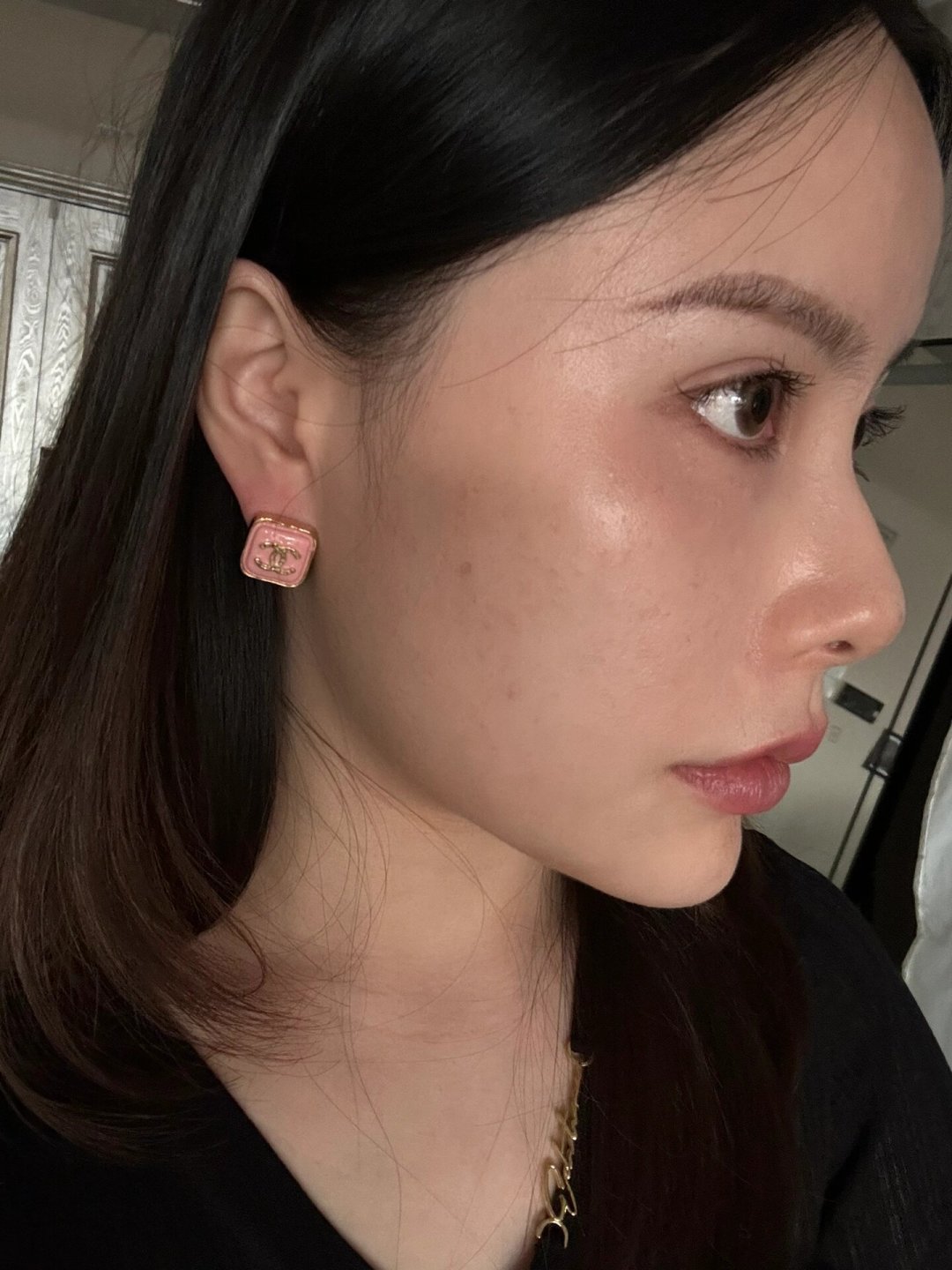 【我们出品】专柜🆕4500，❗️

【香23K黑方糖双c耳环】重磅推荐！万年经典款，这一季的设计，真的要