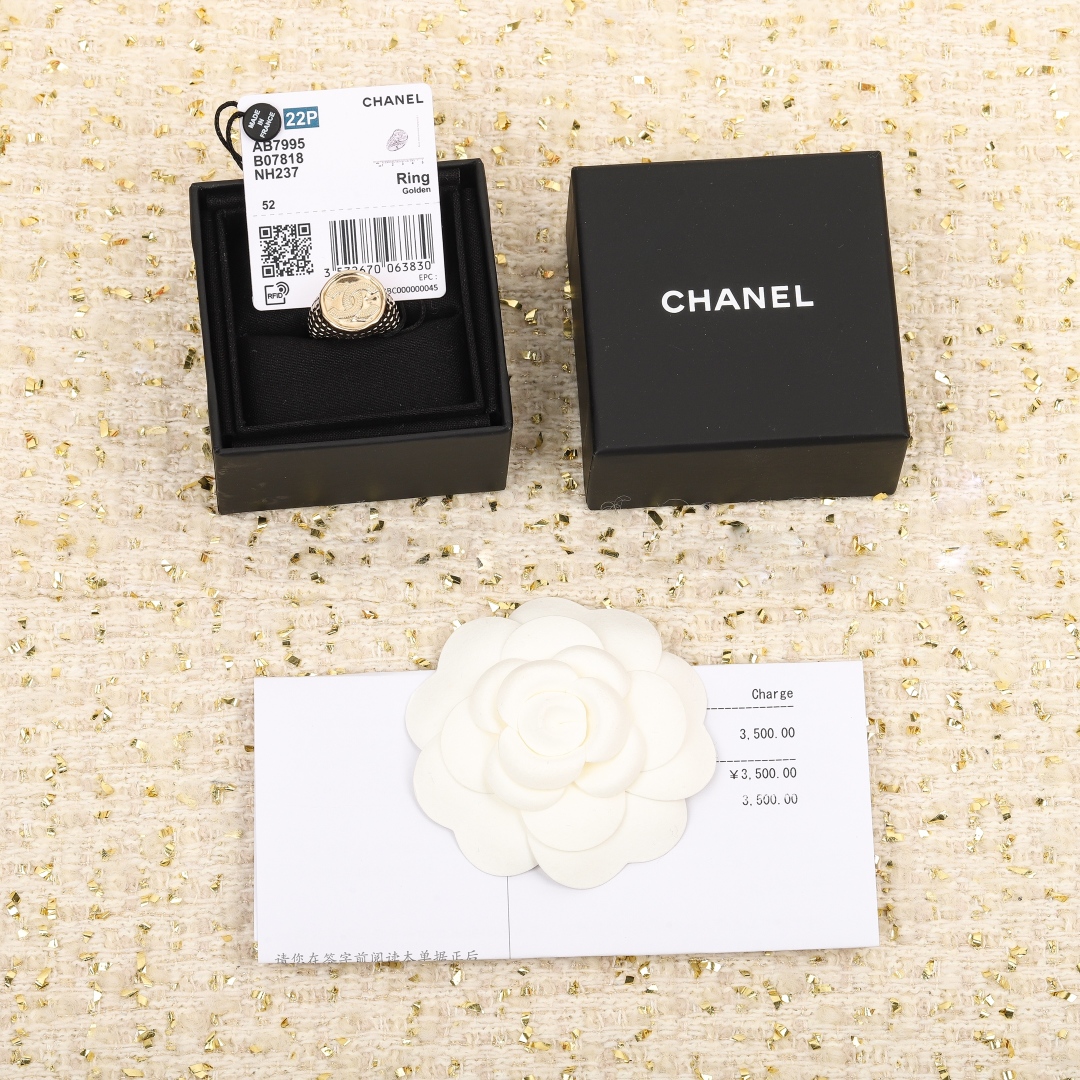 【我们出品】专柜3500，❗️

【Chan@l钱币戒指】，zP🆕全部被抢光了😂，zP🆕跟我们家出品一样