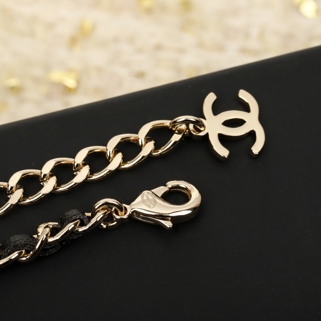 【我们出品】zp🆕7500！❗

【香23最新款包包双cchoker】❗️无法拒绝的魔力！经典百搭！每期