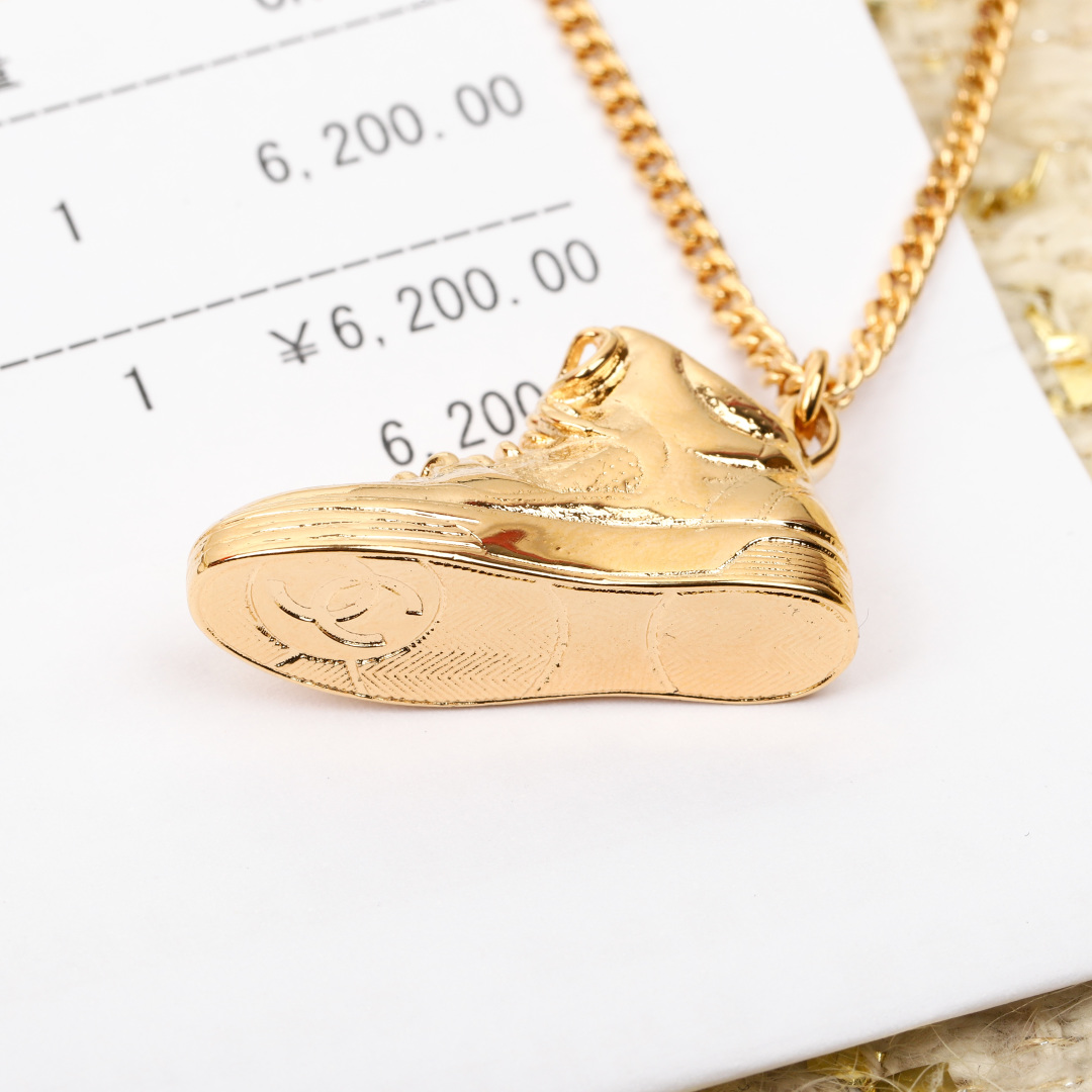 【我们出品】专柜🆕6100！❗

【香24C最新款鞋子长项链】❗️无法拒绝的魔力！经典百搭！每期必入！千