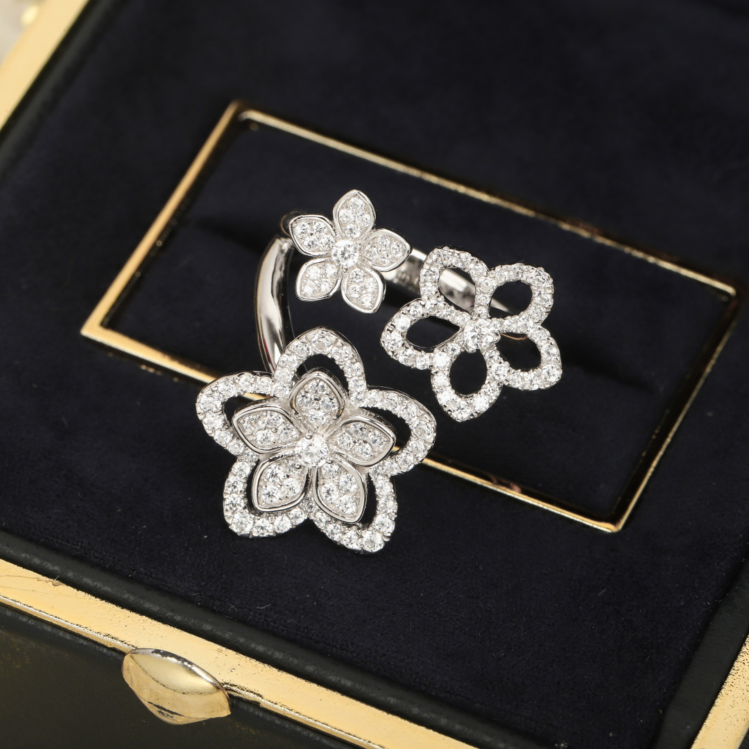 【我们出品】三花戒指，可订做18K真金真钻版，只做对版真金货，价询客Fu，Pk市面各种金货❗️

Wil