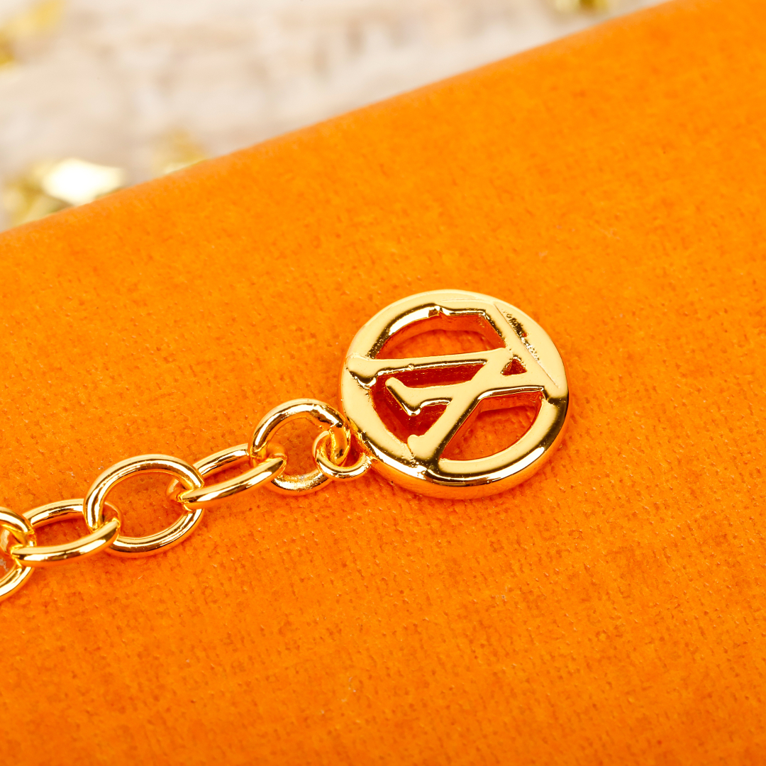 【我们出品】zp🆕5300，年度必入套装❗❗！

25年最新款【LV 彩钻双层手链】简直就是激动人心的设