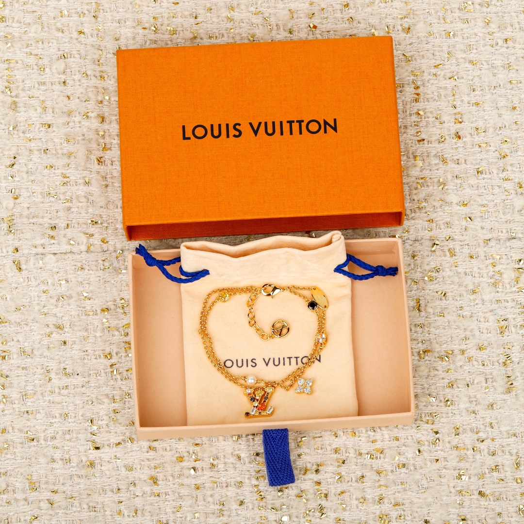 【我们出品】zp🆕5300，年度必入套装❗❗！

25年最新款【LV 彩钻双层手链】简直就是激动人心的设