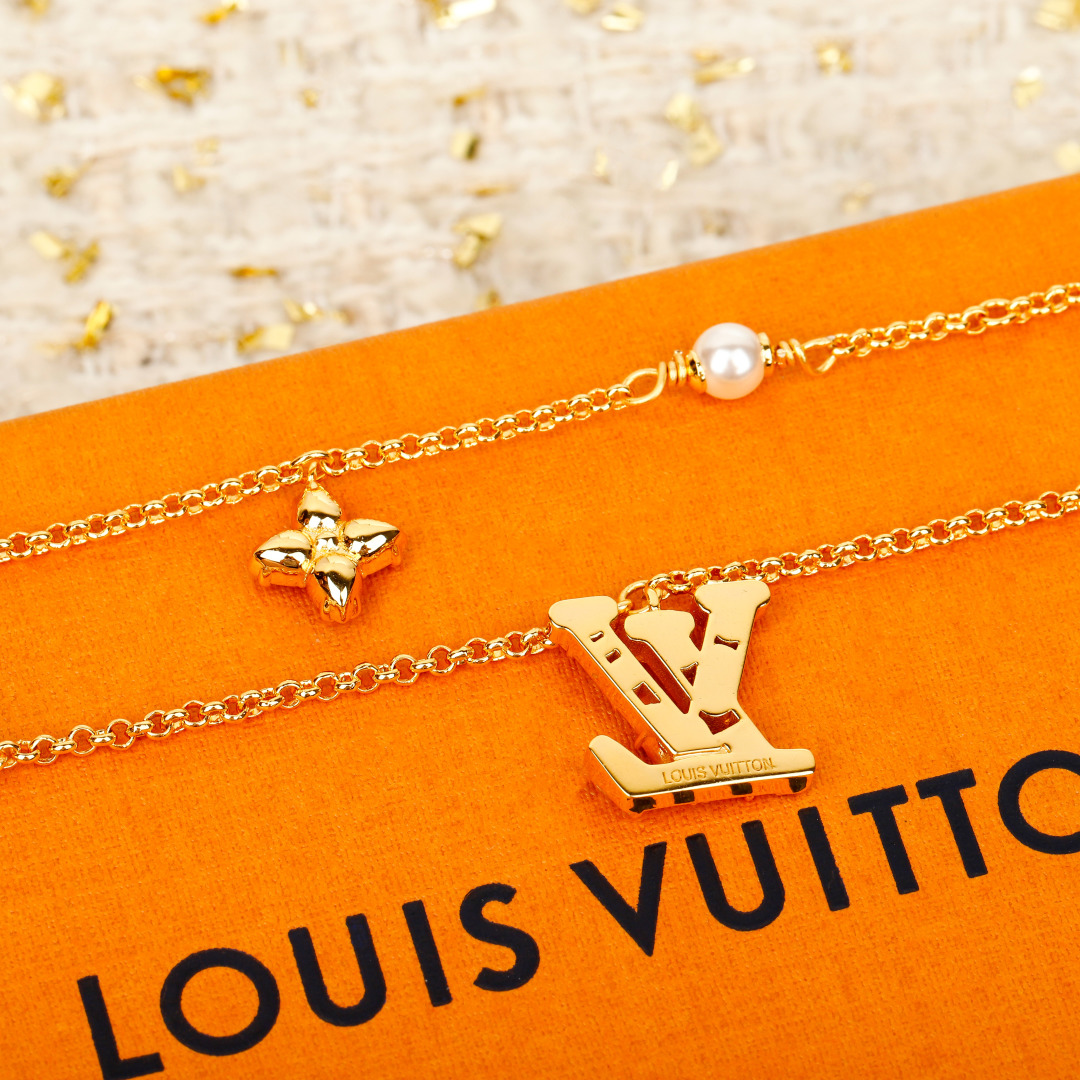 【我们出品】zp🆕5300，年度必入套装❗❗！

25年最新款【LV 彩钻双层手链】简直就是激动人心的设