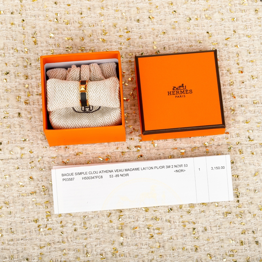 【我们出品】专柜3150，

【OMaillon H柳丁戒指】O’Maillon系列的灵感源自经典“Ch