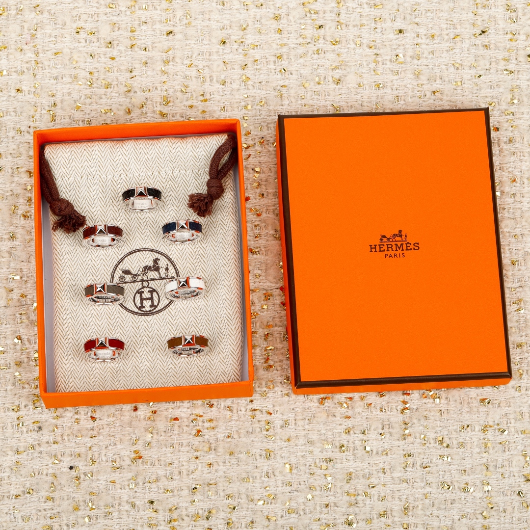 【我们出品】专柜3150，

【OMaillon H柳丁戒指】O’Maillon系列的灵感源自经典“Ch