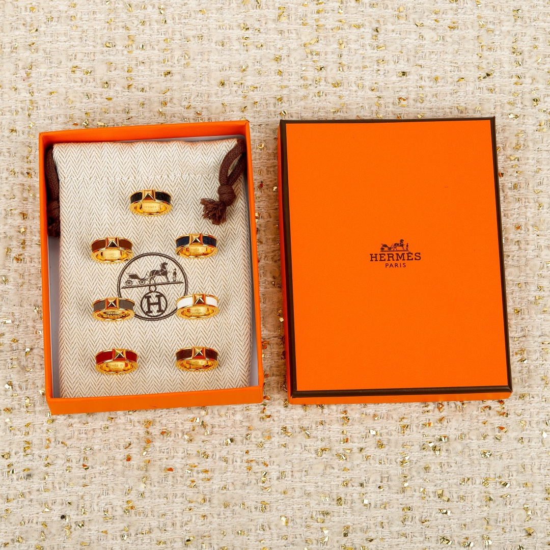 【我们出品】专柜3150，

【OMaillon H柳丁戒指】O’Maillon系列的灵感源自经典“Ch