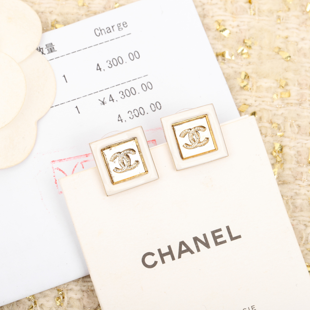 【我们出品】专柜🆕 4300！❗

【Ch@nel24C方块耳环】十分有设计感💜双c➕玛瑙➕珍珠，哇太美