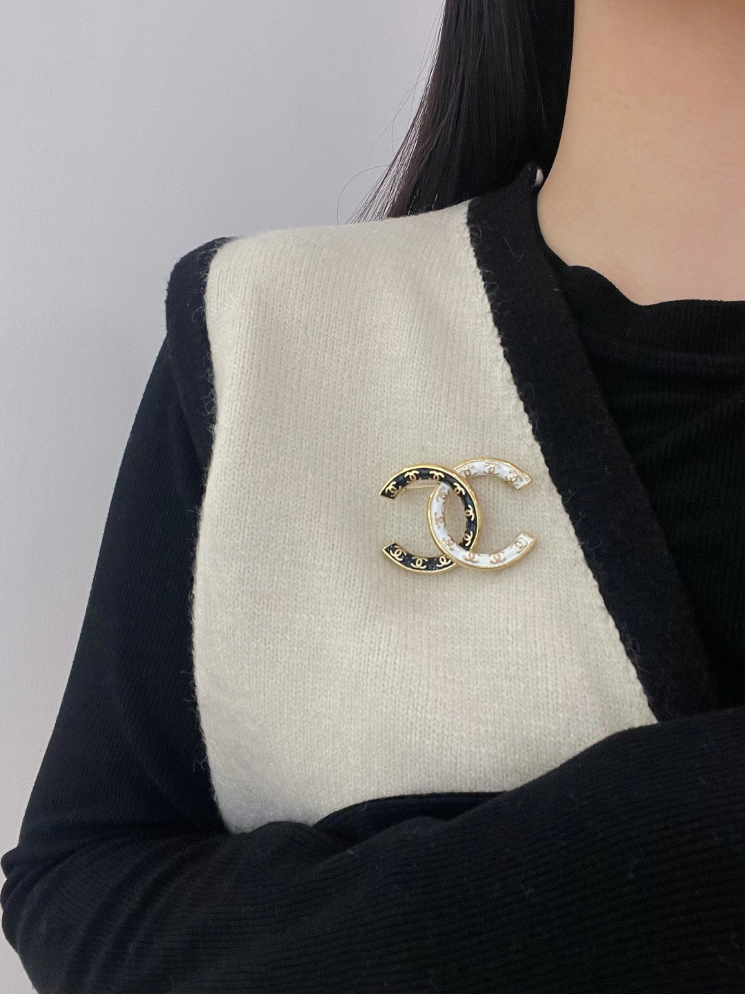  【我们出品】专柜🆕6500 ,❗️

【Ch@nel24P黑白滴油双C胸针】❗️每期必入的经典双c胸针