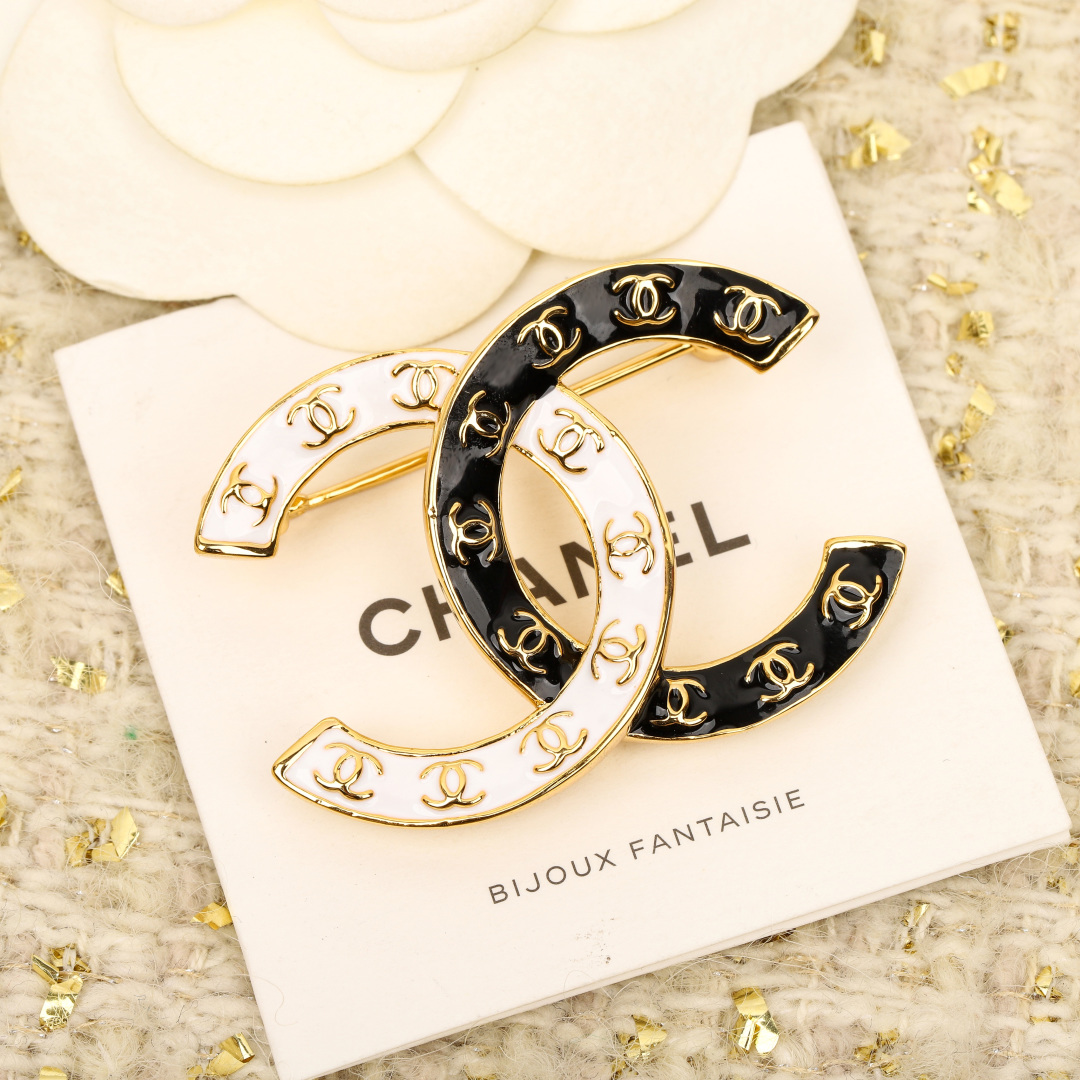  【我们出品】专柜🆕6500 ,❗️

【Ch@nel24P黑白滴油双C胸针】❗️每期必入的经典双c胸针