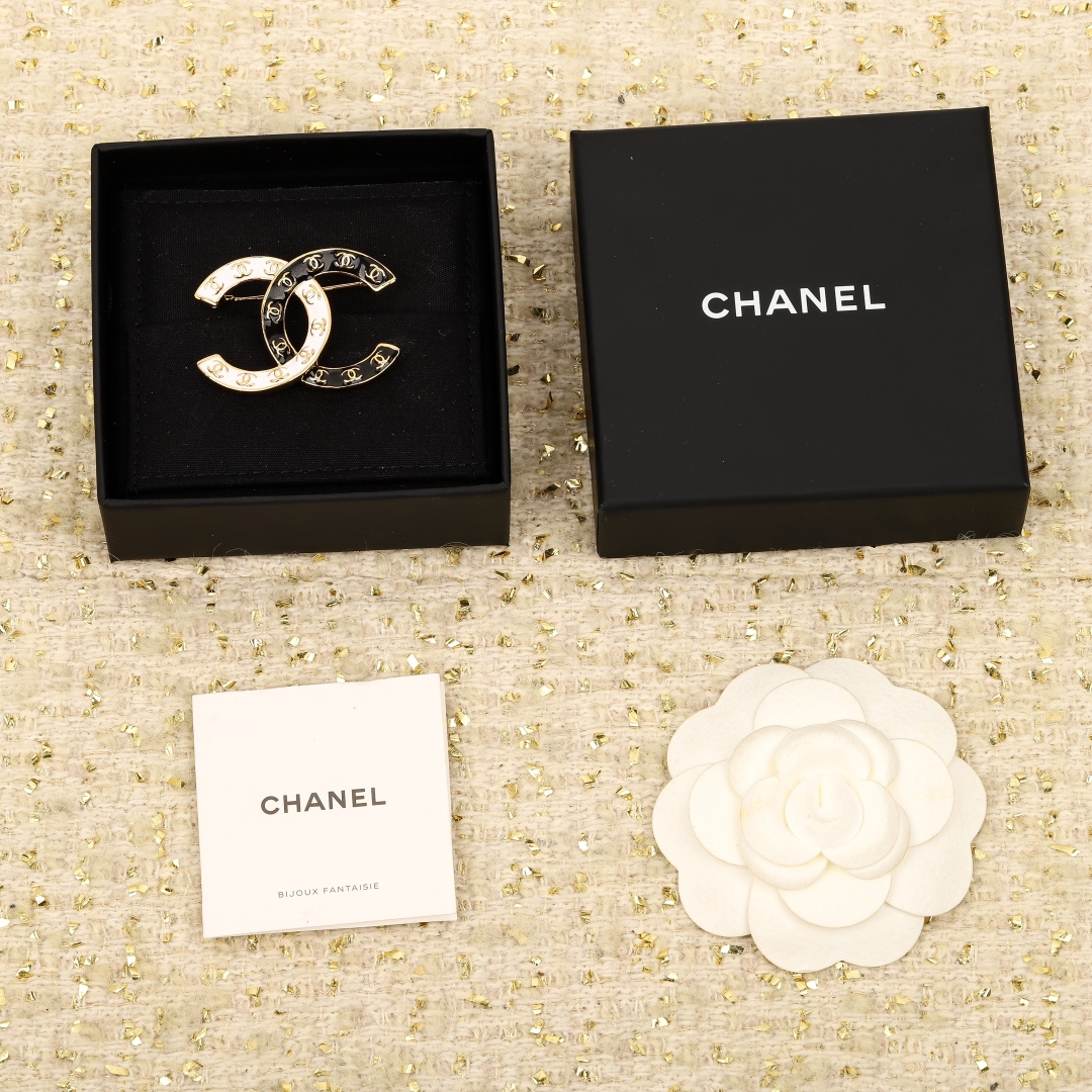  【我们出品】专柜🆕6500 ,❗️

【Ch@nel24P黑白滴油双C胸针】❗️每期必入的经典双c胸针