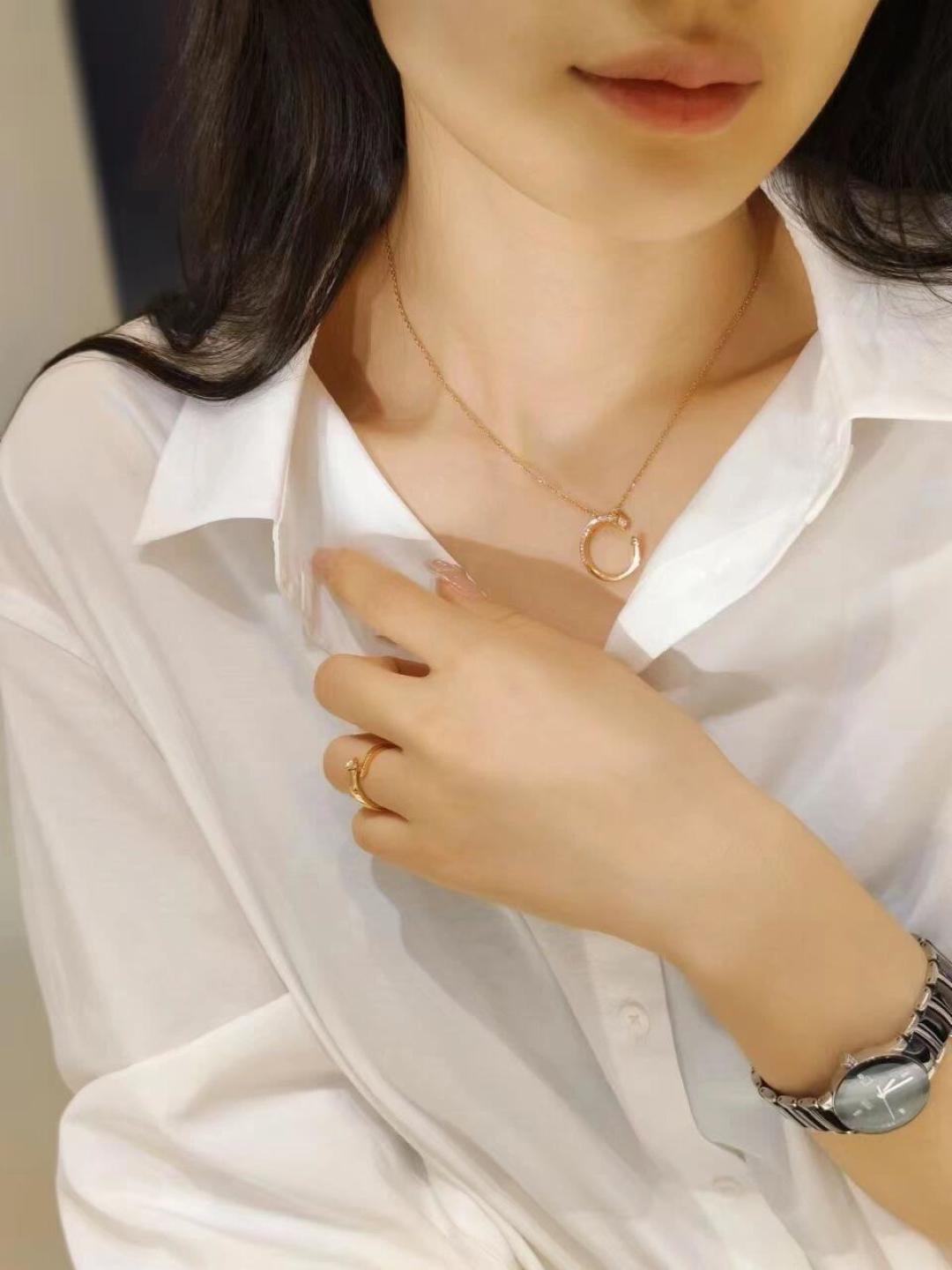 “Forevermark Avaanti-Hong Jewelry Series: Timeless Elegance in Gold and Silver” - 图片 5