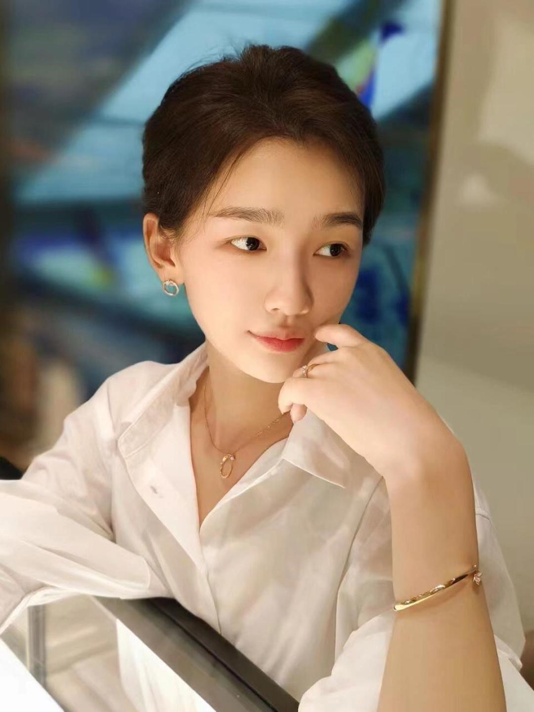 “Forevermark Avaanti-Hong Jewelry Series: Timeless Elegance in Gold and Silver” - 图片 6