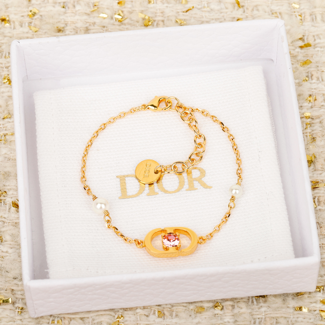 【我们出品】专柜🆕3400，认准真正购入专柜🆕开发的！❗️

【D!or CD粉钻手链】认准我们一致致专