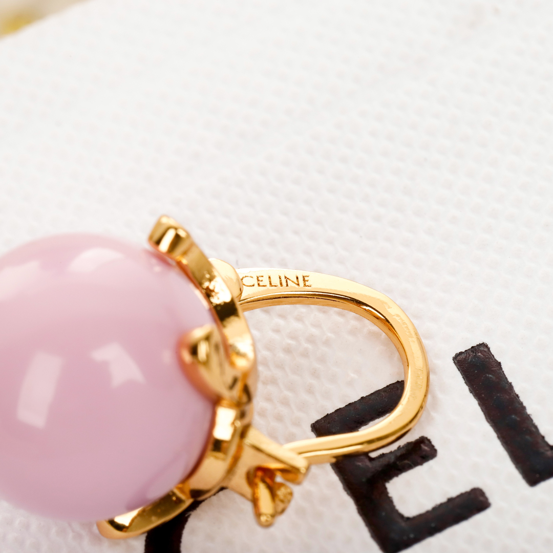 【我们出品】💗专柜🆕 3950！❗️

白色，粉紫色❗️【Cel!ne糖果冰壶耳钉】 25年夏季最新款❗