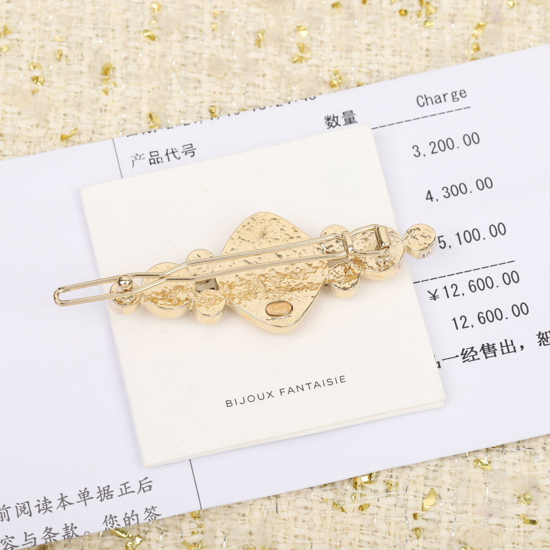 【我们出品】zp🆕5100，

🔥🔥必入爆款！【Ch@nel交叉菱形发夹】非常重工，我们一致致zp🆕，黄