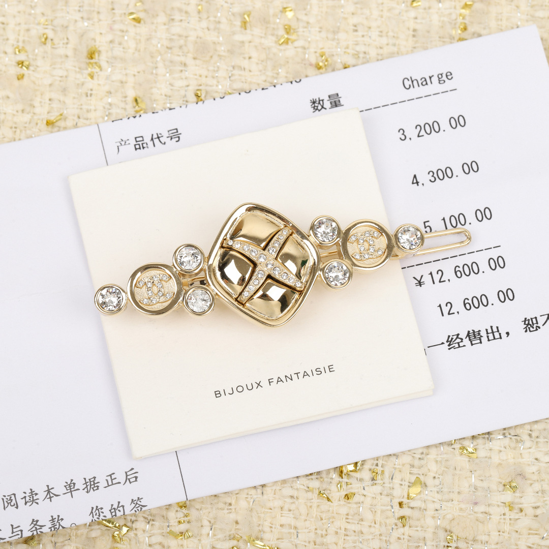【我们出品】zp🆕5100，

🔥🔥必入爆款！【Ch@nel交叉菱形发夹】非常重工，我们一致致zp🆕，黄