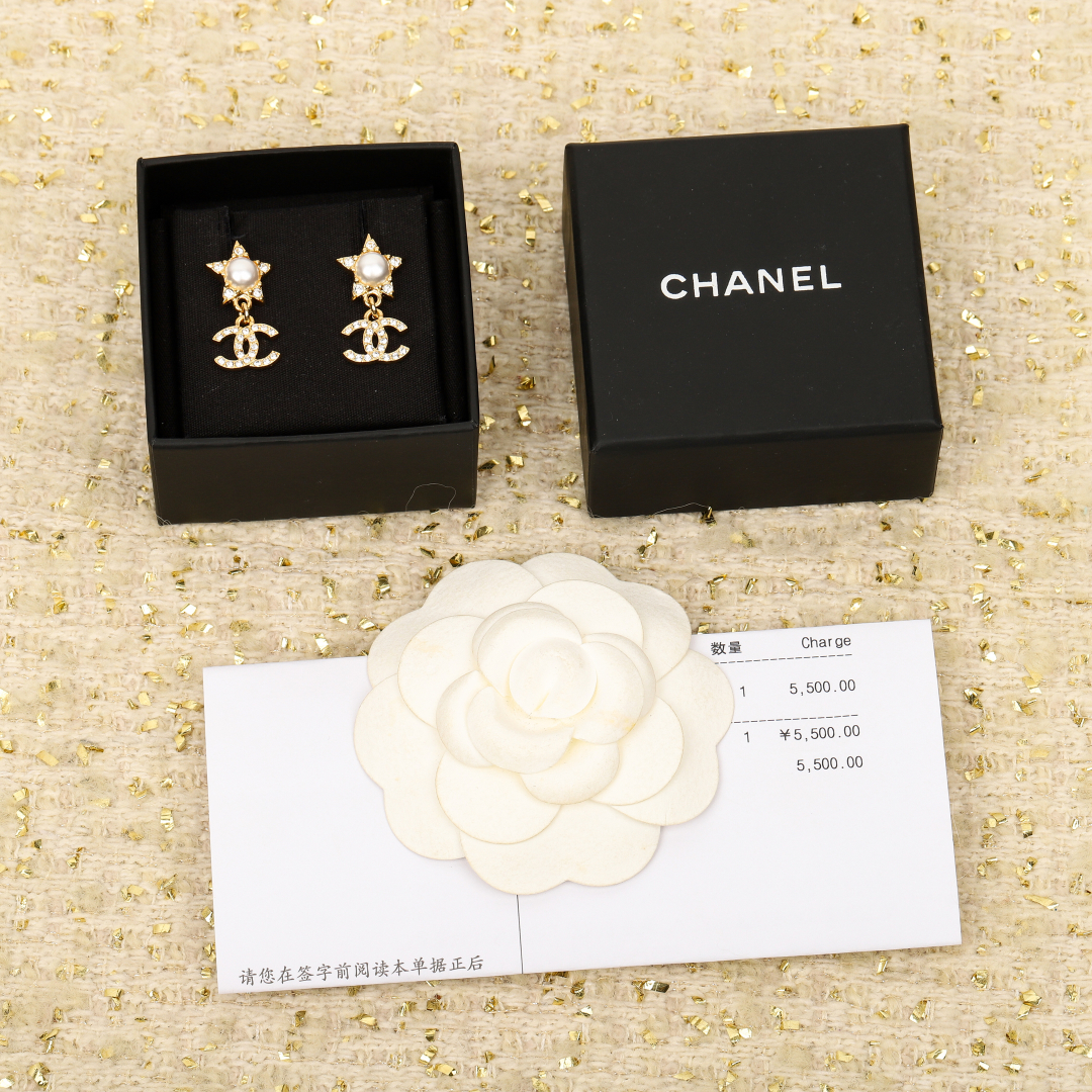 【我们出品】z5500，❗️

【Ch@nel24c五角星双C耳钉】❗️每期必入的经典双c耳钉，一致专柜