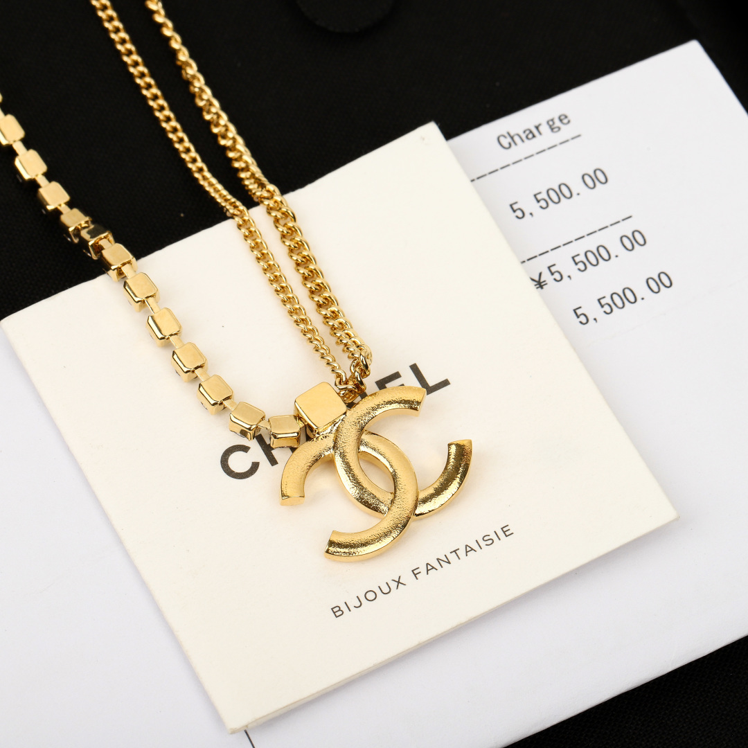 【我们出品】巨巨巨🔥爆款❗️专柜🆕 5500!
【香双链半钻条choker】24春夏最新款绝美经典双c