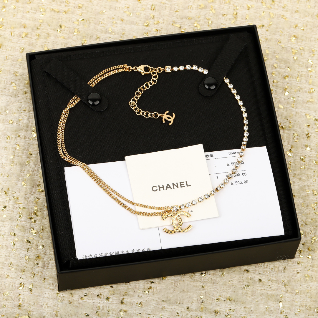 【我们出品】巨巨巨🔥爆款❗️专柜🆕 5500!
【香双链半钻条choker】24春夏最新款绝美经典双c