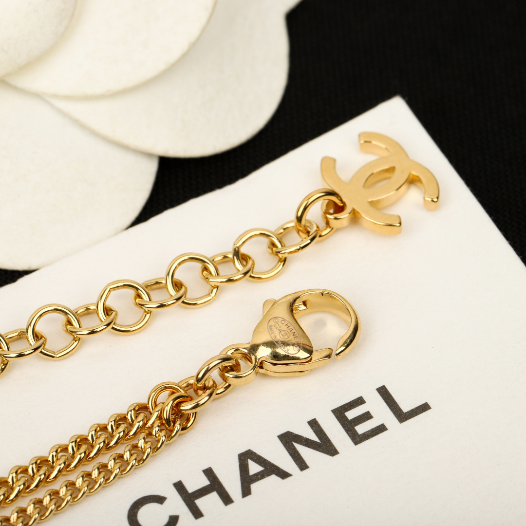 【我们出品】巨巨巨🔥爆款❗️专柜🆕 5500!
【香双链半钻条choker】24春夏最新款绝美经典双c
