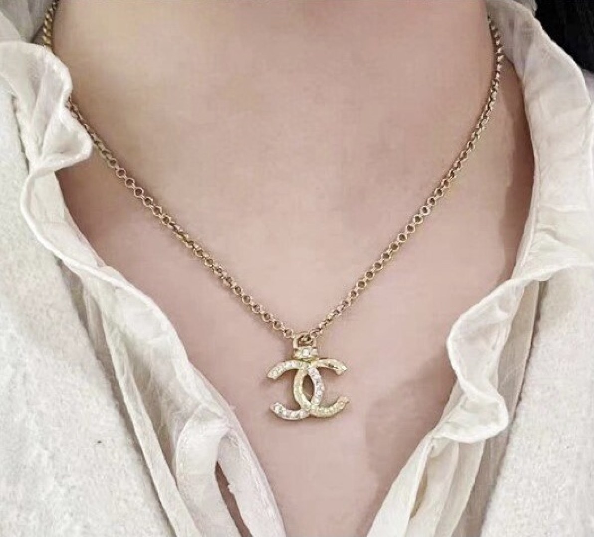【我们出品】专柜🆕 4800！❗️

【香 字母双c半钻项链】24P春夏最新款❗️绝美系列！全网首发！老