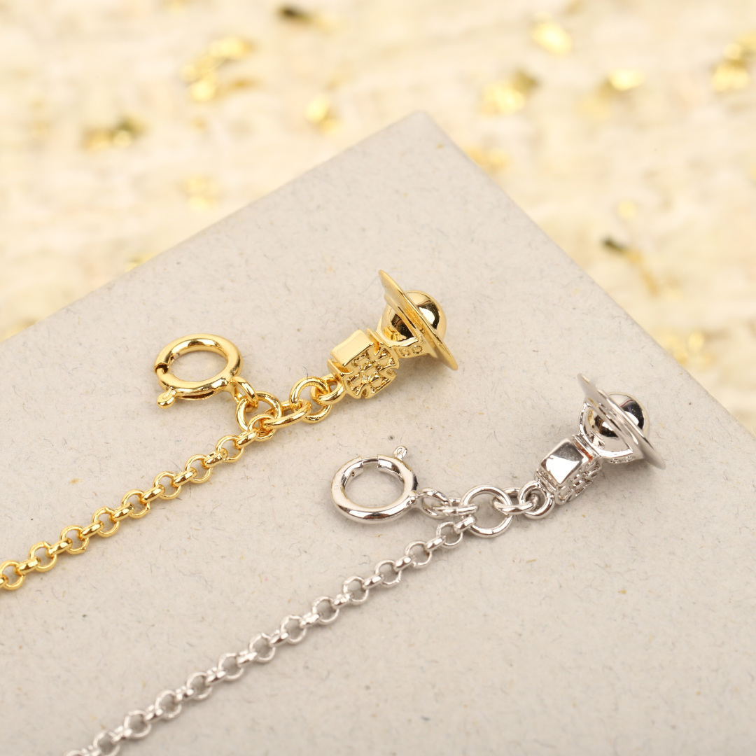 【我们出品】

【Vivienne Westwood】宝宝，什么是快乐星球，来，这就是快乐星球！超爱的钥