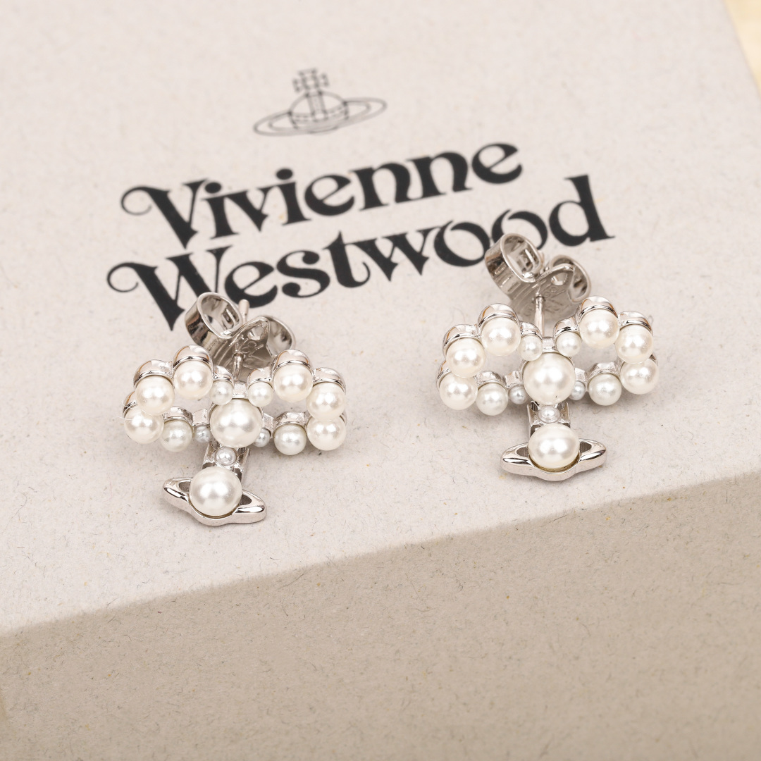 【我们出品】❗️

【VivienneWestwood蝴蝶结耳钉】爆美🔥🔥🔥一定要入！太绝美了❗️宝宝，