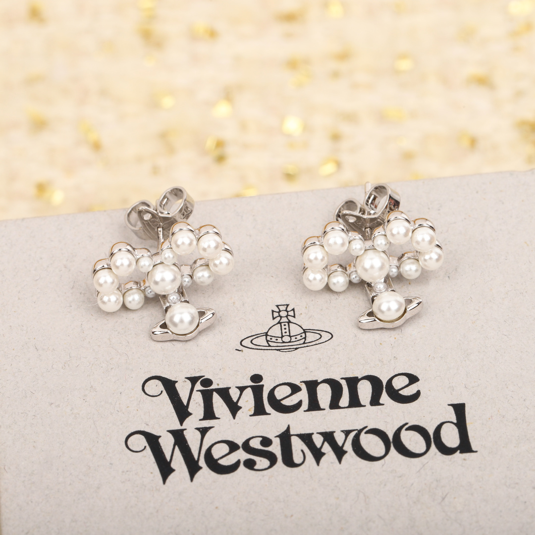 【我们出品】❗️

【VivienneWestwood蝴蝶结耳钉】爆美🔥🔥🔥一定要入！太绝美了❗️宝宝，