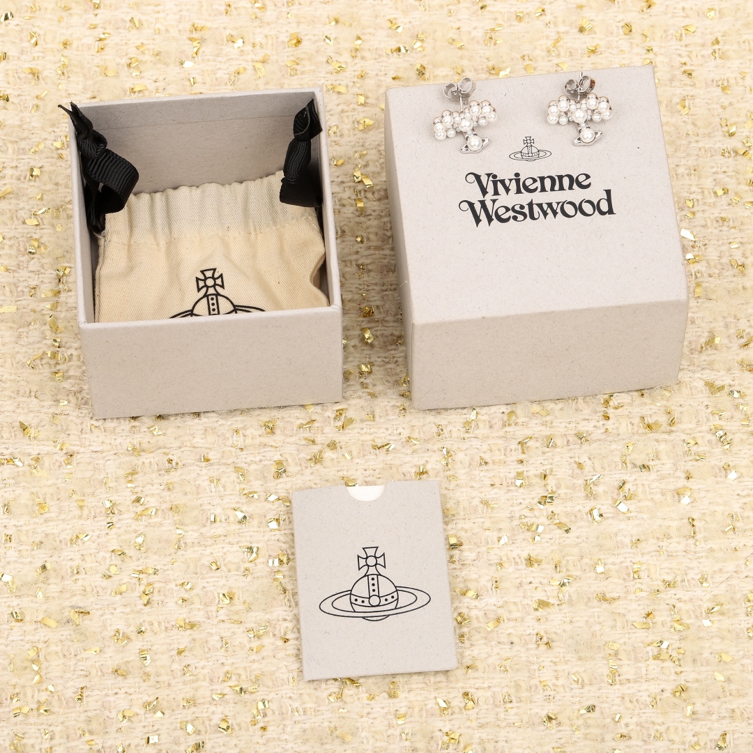 【我们出品】❗️

【VivienneWestwood蝴蝶结耳钉】爆美🔥🔥🔥一定要入！太绝美了❗️宝宝，