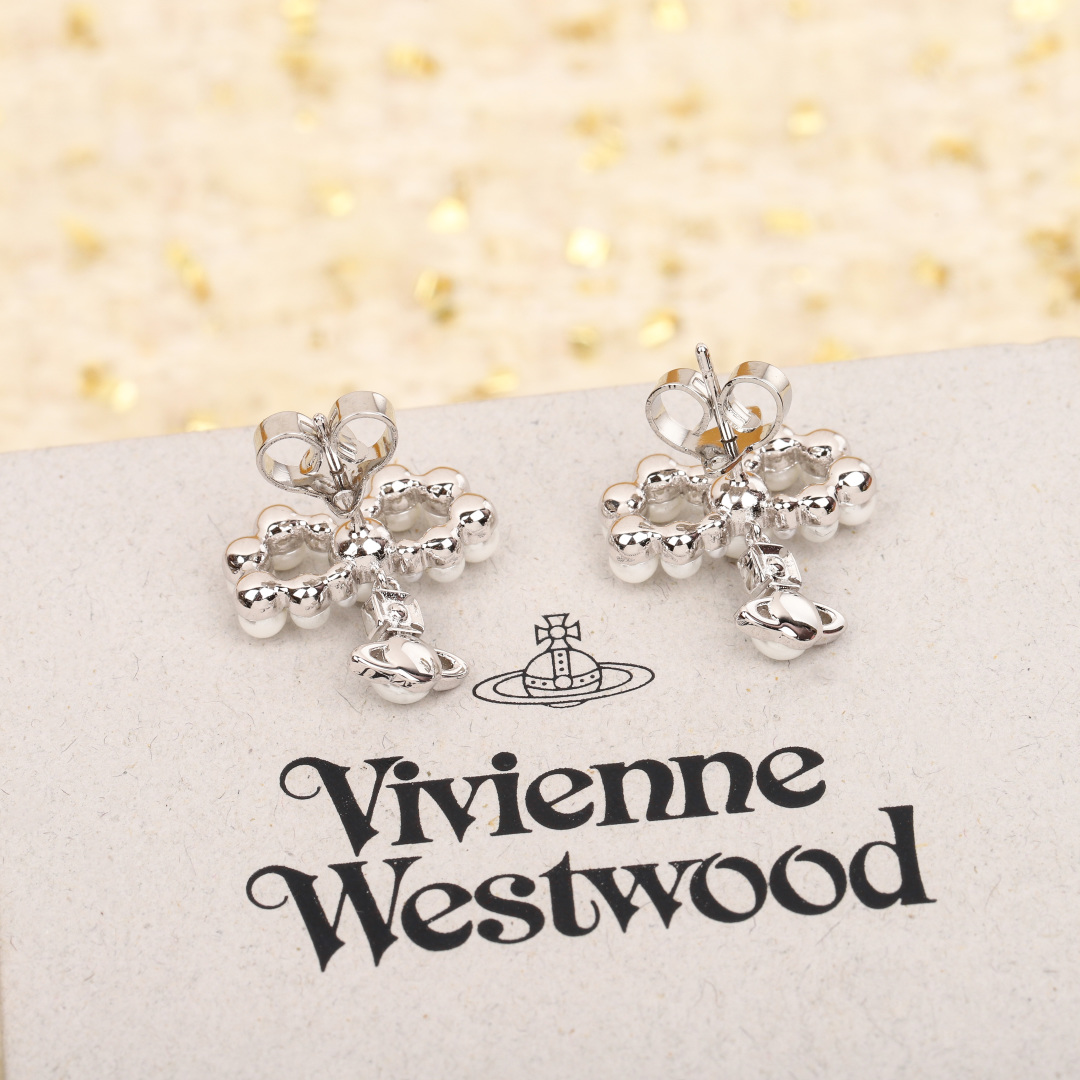 【我们出品】❗️

【VivienneWestwood蝴蝶结耳钉】爆美🔥🔥🔥一定要入！太绝美了❗️宝宝，