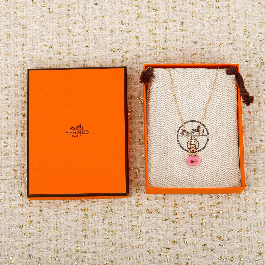 【我们出品】粉色康康项链 ，可订做18K真金真钻版，只做对版真金货，价询客Fu，Pk市面各种金货❗️

