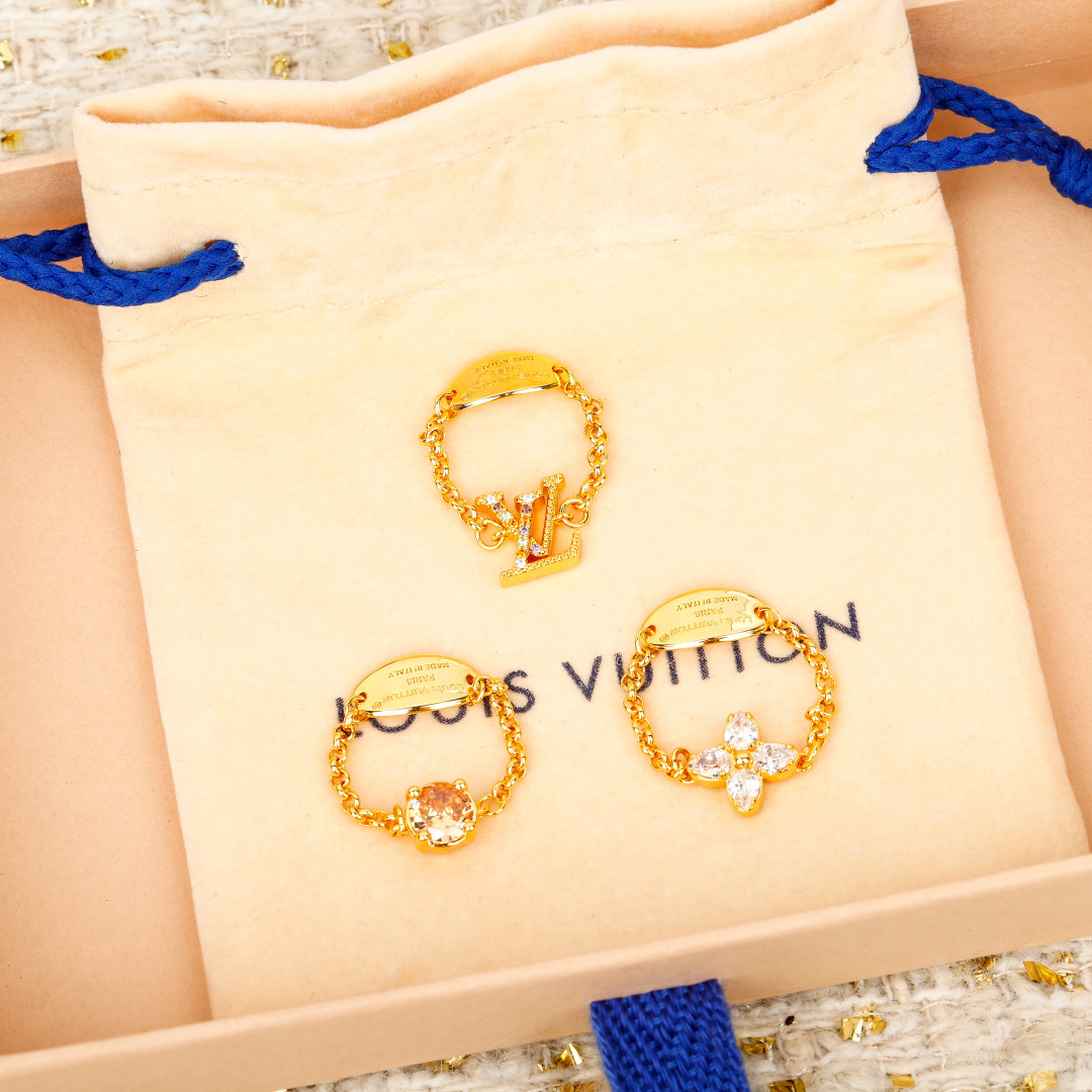 【我们出品】zp🆕4200，年度必入套装❗❗！

25年最新款【LV 三件套戒指】简直就是激动人心的设计