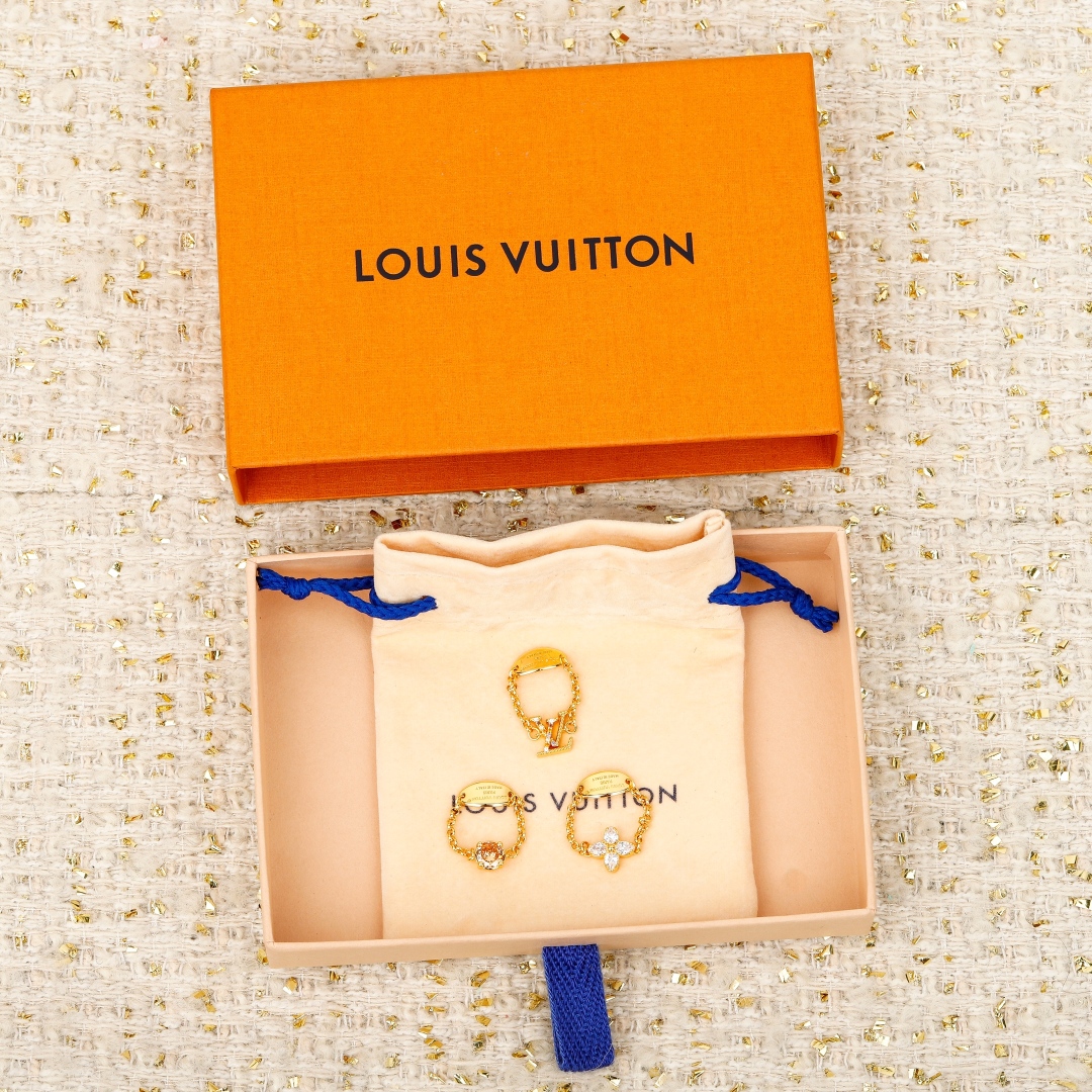 【我们出品】zp🆕4200，年度必入套装❗❗！

25年最新款【LV 三件套戒指】简直就是激动人心的设计