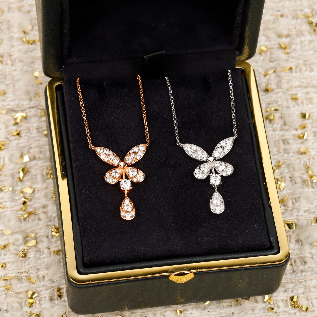 【我们出品】 蝴蝶项链，可订做18K真金真钻版，只做对版真金货，价询客Fu

蝴蝶吊坠配以一条精致的白金