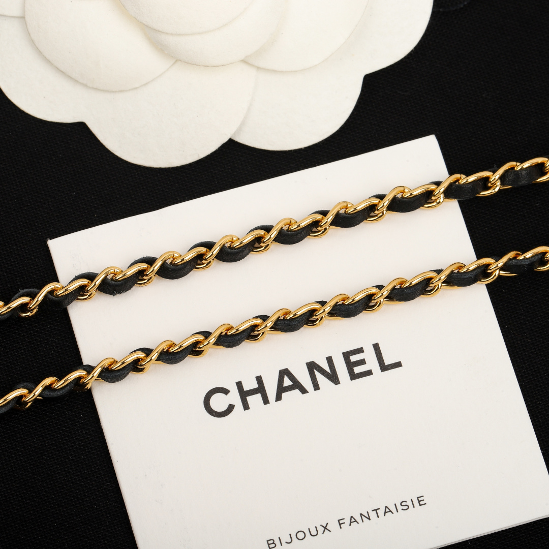 【我们出品】专柜🆕4500,认准真正购入专柜🆕开发的！❗️

【Ch@nel滴油爱心choker】❗️每