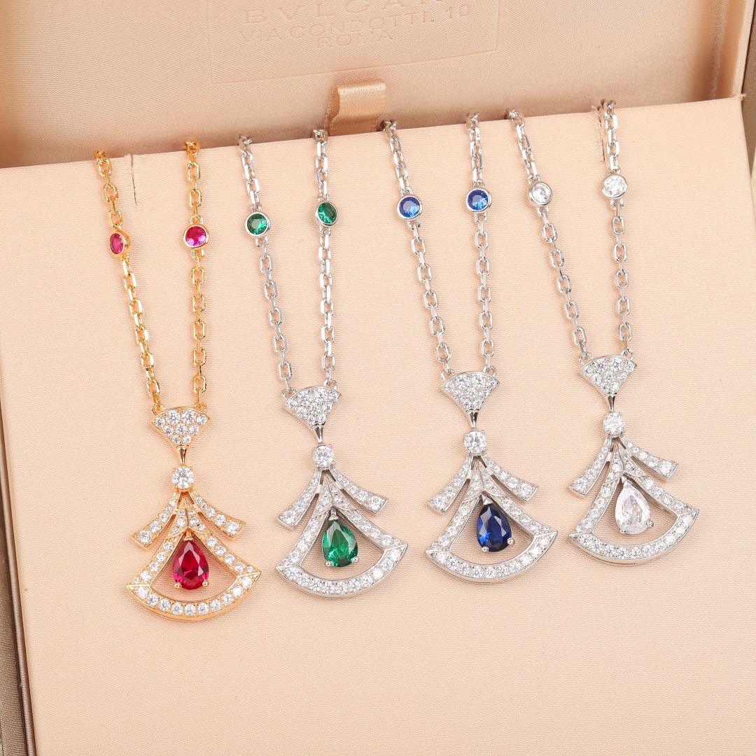 【我们出品】彩钻小裙子项链  zP🆕200 000+ 可订做18K真金真钻版，只做对版真金货，价询客Fu