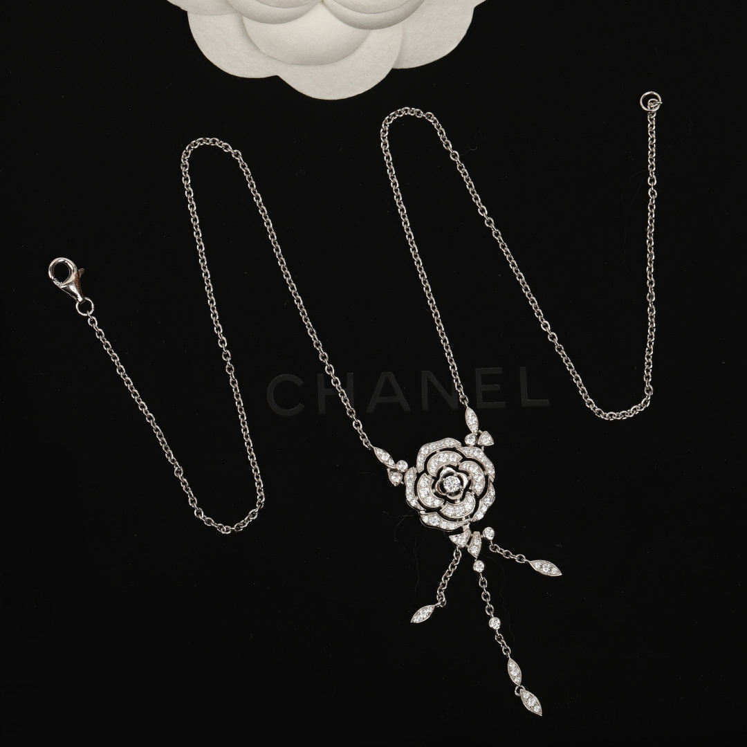 【我们出品】山茶花项链 ，可订做18K真金真钻版，只做对版真金货，价询客Fu

【BOUTON DE C