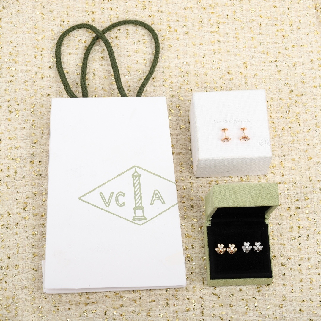 【我们出品】三叶草mini满钻耳钉 zp🆕 52000+认准唯一一家真正购入珠宝类zp🆕开发的,可订做