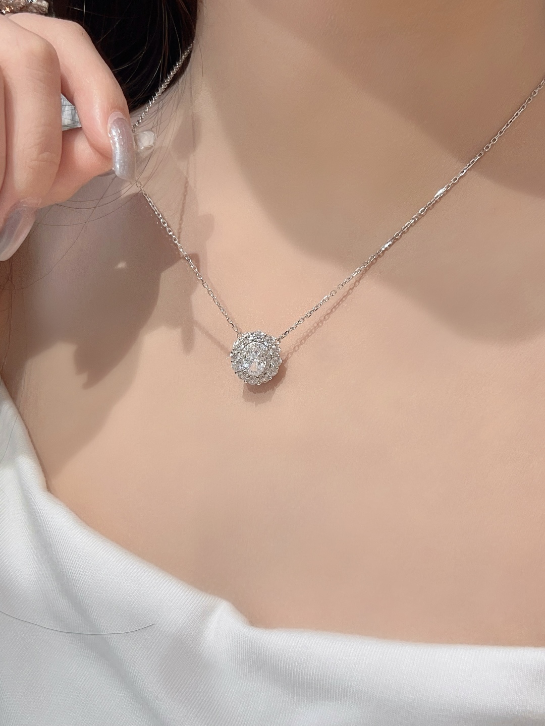 【我们出品】

【彩宝系列-经典款围镶项链】重工版本，非市面轻工版，通体925纯银➕耐磨保色度行业最新配