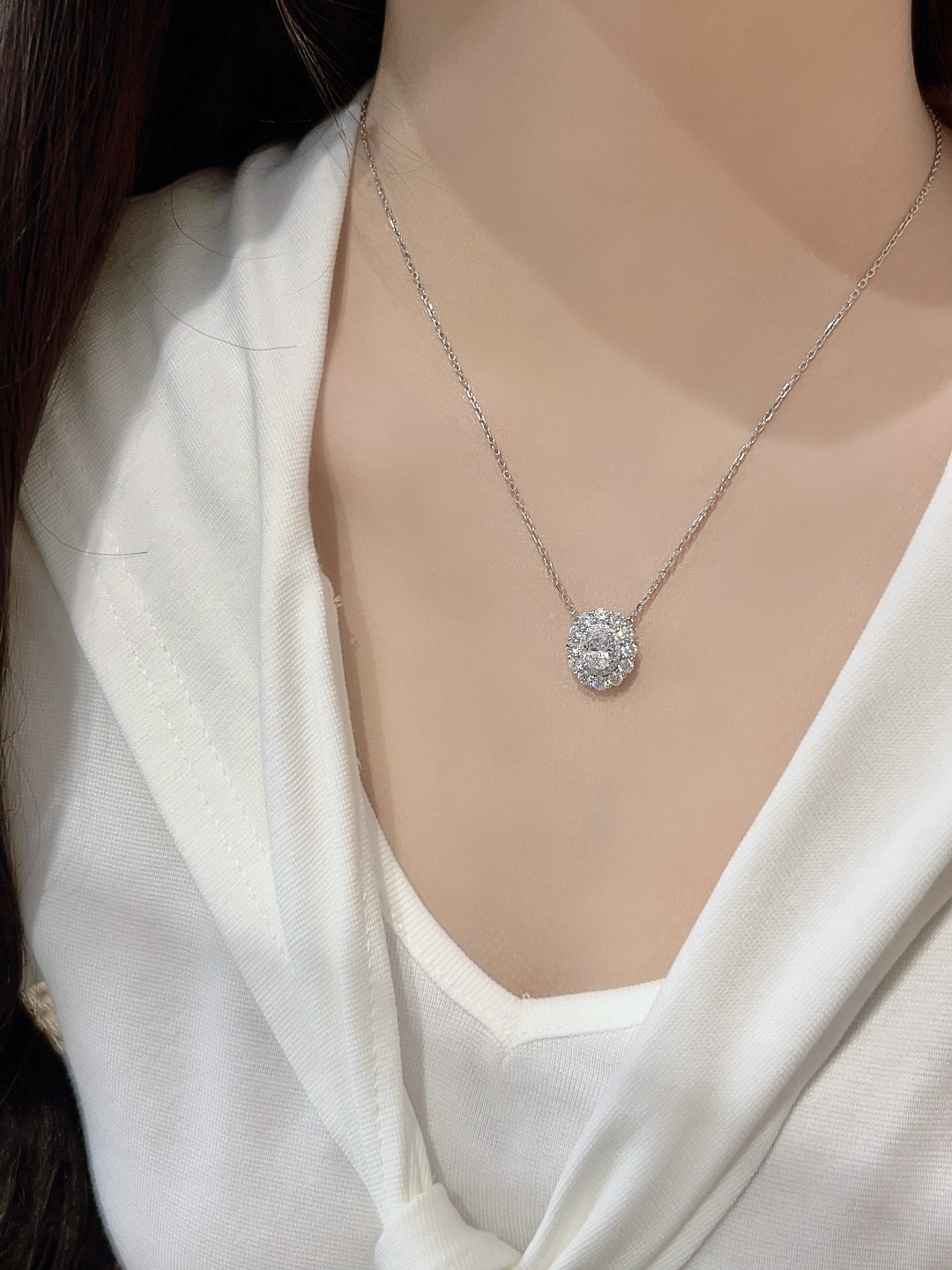 【我们出品】

【彩宝系列-经典款围镶项链】重工版本，非市面轻工版，通体925纯银➕耐磨保色度行业最新配