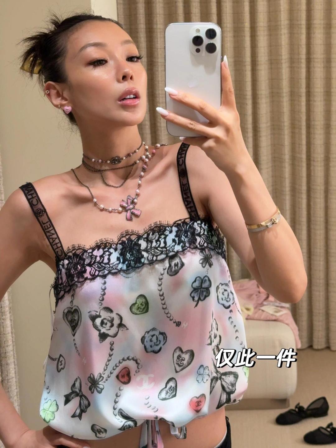 【我们出品】预售7号左右出货，zp🆕7600，

【香 粉色珐琅双C项链】🔥🔥必入爆款！全网首发现货🤩🤩