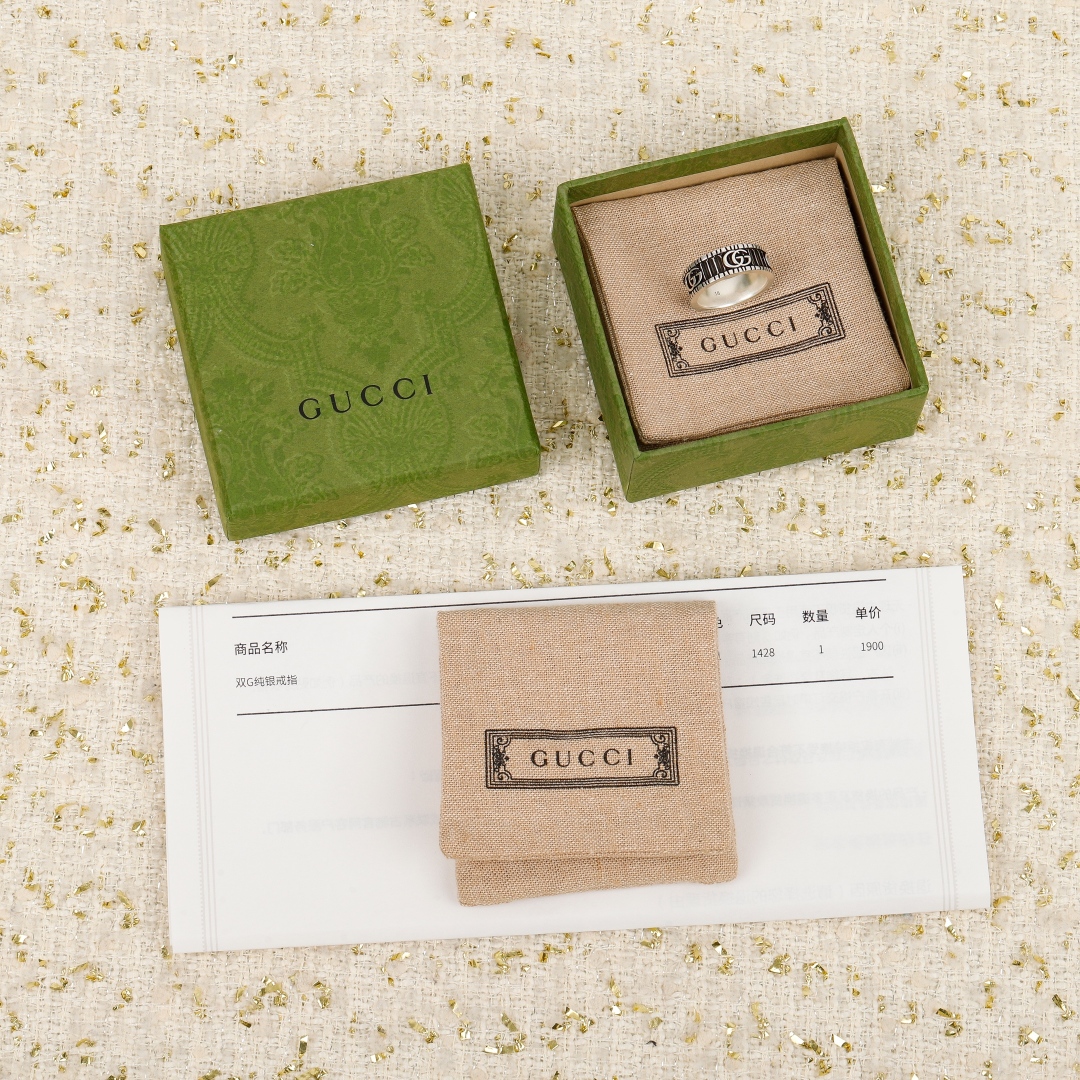 【我们出品】  双G纯银戒指 zp🆕1 900 +  zp🆕为纯银材质，

双G始终是品牌设计中不可或缺