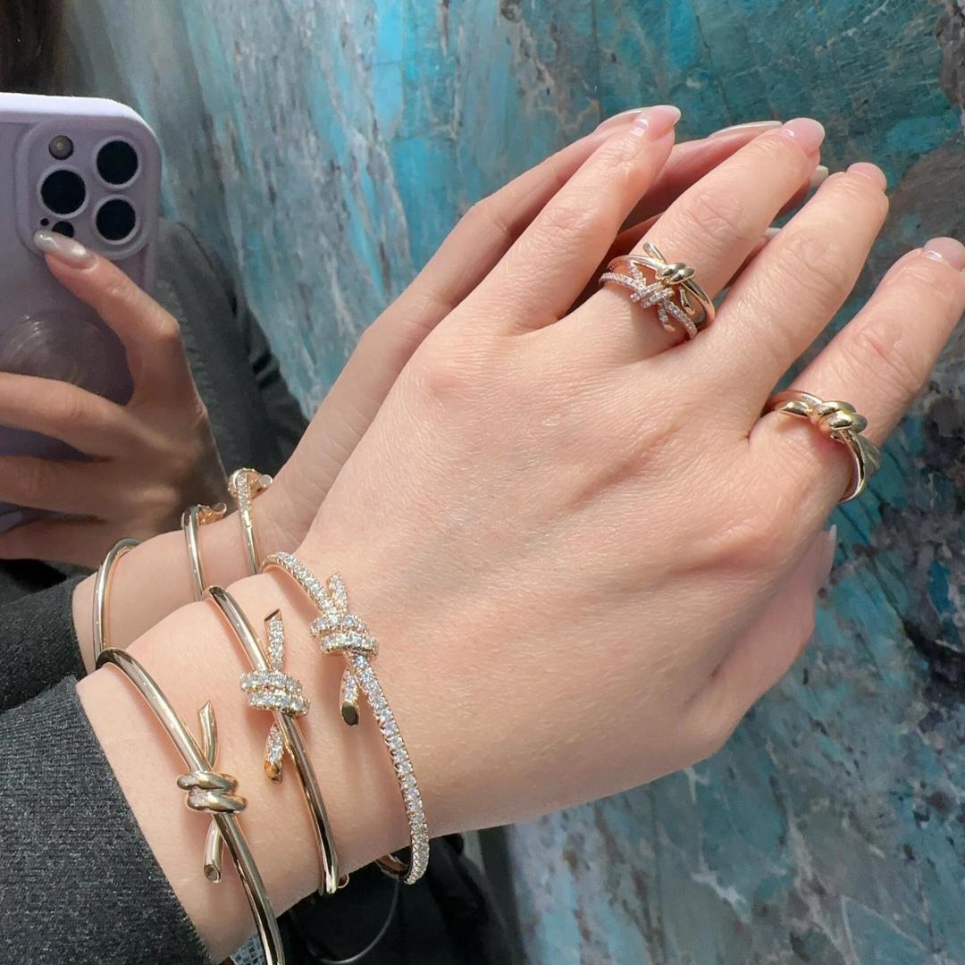 Tiffany Knot Bracelet: Symbol of Love and Elegance in Gold and Silver - 图片 8