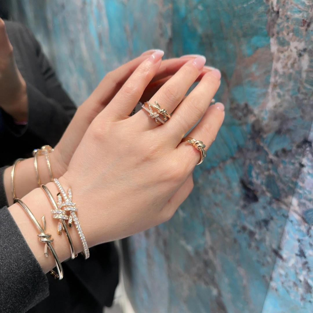 Tiffany Knot Bracelet: Symbol of Love and Elegance in Gold and Silver - 图片 7