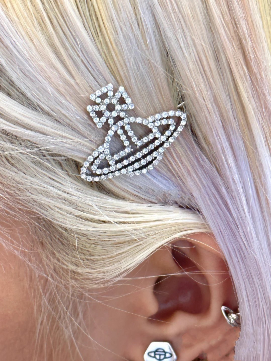 Saturn-themed Hair Clips: Unique Design with High Quality Materials for Fashionable Look - 图片 5