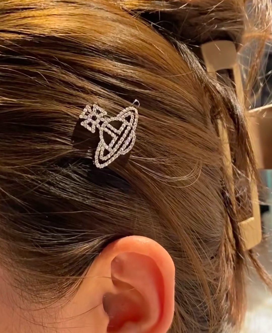 Saturn-themed Hair Clips: Unique Design with High Quality Materials for Fashionable Look - 图片 3