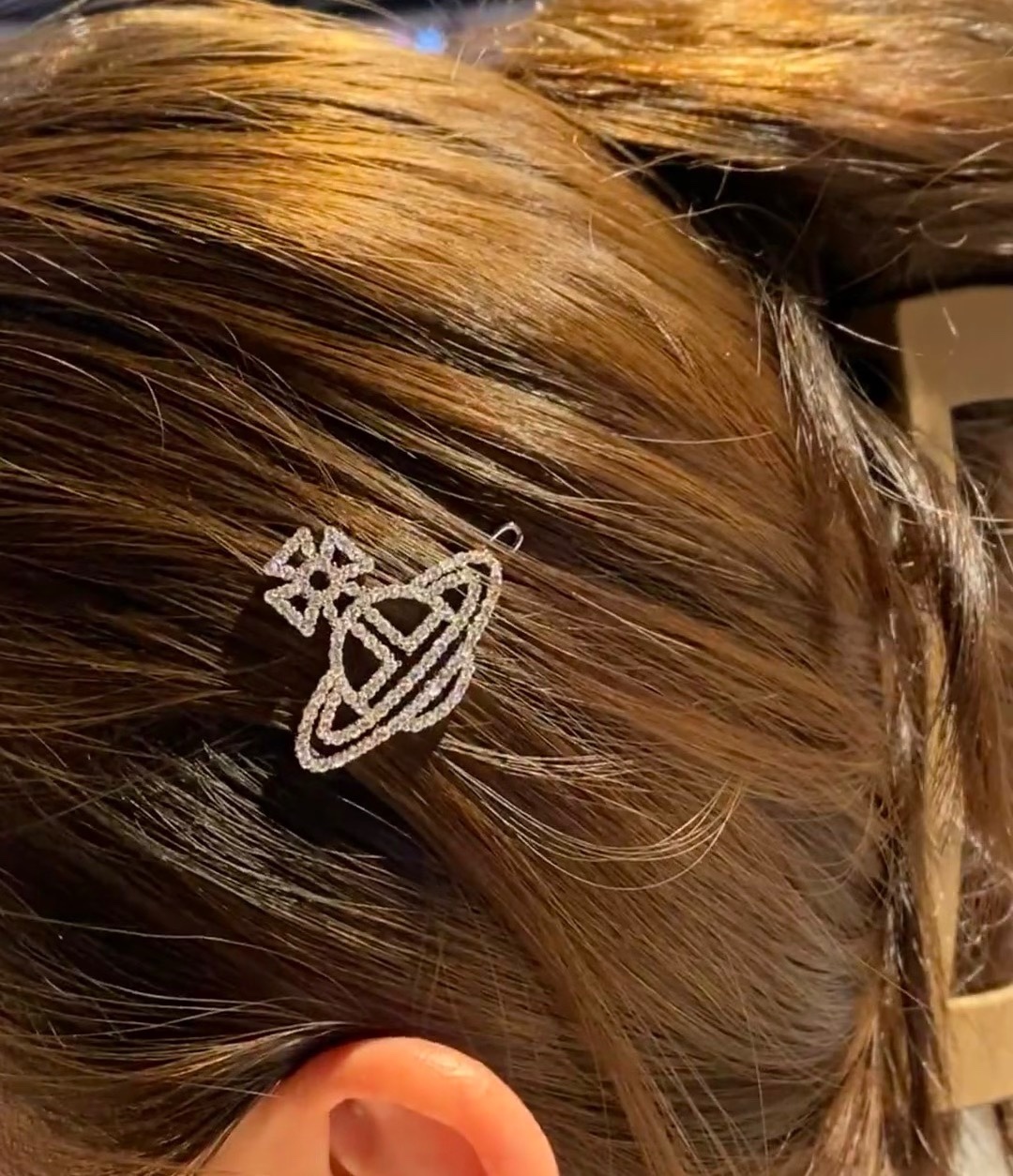 Saturn-themed Hair Clips: Unique Design with High Quality Materials for Fashionable Look